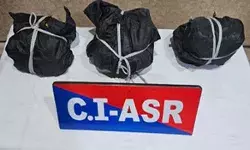 हेरोइन गोला बारूद सहित दो तस्कर गिरफ्तार हेरोइन गोला बारूद सहित दो तस्कर गिरफ्तार