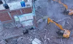 ध्वस्तीकरण की कार्यवाही जारी- धार्मिक स्थल का कमरा तोड़ने का विरोध