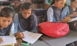 स्टूडेंट की रेगुलर अटेंडेंस एवं क्लास वर्क कंप्लीट होने पर मिलेगा इनाम स्टूडेंट की रेगुलर अटेंडेंस एवं क्लास वर्क कंप्लीट होने पर मिलेगा इनाम