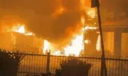 पेट्रोल पंप के सटी दुकान में भयंकर आग- खाली कराये आसपास के मकान