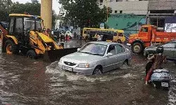 मूसलाधार बारिश ने ढहाया कहर- भूस्खलन से दो लोगों की मौत मूसलाधार बारिश ने ढहाया कहर- भूस्खलन से दो लोगों की मौत