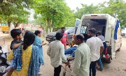 इधर नर्स मोबाइल चलाने में व्यस्त- उधर चली गई मरीज की जान इधर नर्स मोबाइल चलाने में व्यस्त- उधर चली गई मरीज की जान