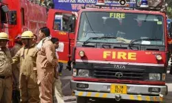 इंडस्ट्रियल एरिया की फैक्ट्री में लगी भीषण आग- 35 गाड़ियां पहुंची..... इंडस्ट्रियल एरिया की फैक्ट्री में लगी भीषण आग- 35 गाड़ियां पहुंची.....