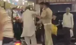 बीच सड़क सवारी उतार रहे ई-रिक्शा चालक को पुलिस ने मार थप्पड़