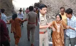 गंगा स्नान के लिए हरिद्वार जा रहे लोगों की बोलेरो खाई में गिरी गंगा स्नान के लिए हरिद्वार जा रहे लोगों की बोलेरो खाई में गिरी