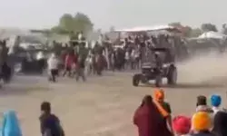 रेस के दौरान बेकाबू हुए ट्रैक्टर ने भीड में घुसकर कई को रौंदा रेस के दौरान बेकाबू हुए ट्रैक्टर ने भीड में घुसकर कई को रौंदा