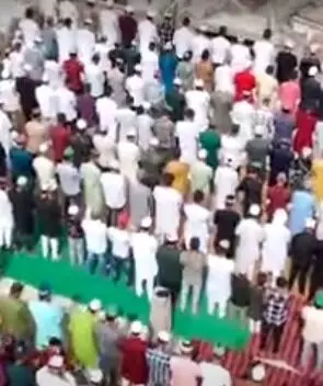जामा मस्जिद में बकरीद की नमाज के दौरान गिरा छज्जा- 12 नमाजी..