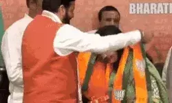 MLA ने कांग्रेस को दिया झटका- हाथ का साथ छोड़ हुई BJP में शामिल MLA ने कांग्रेस को दिया झटका- हाथ का साथ छोड़ हुई BJP में शामिल