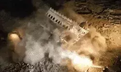 आधी रात को प्रशासन का एक्शन बुलडोजर से ढहाई पांच मंजिला दो मस्जिदें