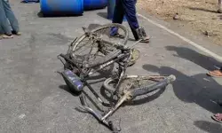 तेज रफ्तार पिकअप में साइकिल सवार को कुचला- शव सड़क पर रखकर...