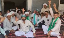 लोन की दरें बढ़ाने से किसानों में उबाल- BKU कार्यकर्ताओं ने हंगामा....