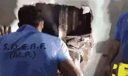 तीन मंजिला बिल्डिंग में आग- दो बेटियों के साथ जिंदा जला पिता तीन मंजिला बिल्डिंग में आग- दो बेटियों के साथ जिंदा जला पिता