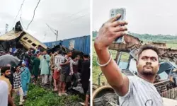 कंचनजंगा रेल हादसा स्थल बना सेल्फी प्वाइंट- सज गई खाने पीने की दुकानें