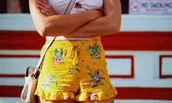 मैडम यह दिल्ली नहीं भिंड है- छोटे नहीं सलीकेदार कपड़े पहनिए और फिर मैडम यह दिल्ली नहीं भिंड है- छोटे नहीं सलीकेदार कपड़े पहनिए और फिर