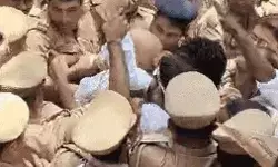 NEET यूजी को लेकर कांग्रेस का प्रदर्शन- पुलिस के साथ कांग्रेसियों की.. NEET यूजी को लेकर कांग्रेस का प्रदर्शन- पुलिस के साथ कांग्रेसियों की..