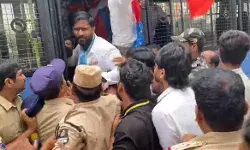 नीट पेपर लीक- तेलंगाना में छात्र नेताओं ने किया प्रदर्शन नीट पेपर लीक- तेलंगाना में छात्र नेताओं ने किया प्रदर्शन