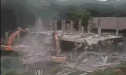 पूर्व CM के पार्टी दफ्तर पर चला बुलडोजर- एक दिन पहले घर में हुई थी....