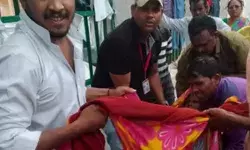 ताजमहल देखने पहुंची महिला पर्यटक पर मौत का झपट्टा- चलते चलते... ताजमहल देखने पहुंची महिला पर्यटक पर मौत का झपट्टा- चलते चलते...