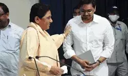 बहुरे आकाश आनंद के दिन- मायावती ने भतीजे को फिर बनाया स्टार प्रचारक बहुरे आकाश आनंद के दिन- मायावती ने भतीजे को फिर बनाया स्टार प्रचारक