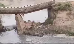 भ्रष्टाचार की नींव पर बना एक और पुल पिलर धंसने से भरभराकर गिरा