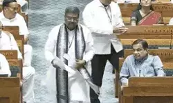 शिक्षामंत्री के शपथ के लिए पहुंचते ही सदन में गूंजा नीट नीट शेम शेम शिक्षामंत्री के शपथ के लिए पहुंचते ही सदन में गूंजा नीट नीट शेम शेम