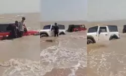 रील के बुखार से तपे युवाओं ने समुद्र में उतारी दो थार- जान फंसने पर रील के बुखार से तपे युवाओं ने समुद्र में उतारी दो थार- जान फंसने पर