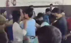 खाने को लेकर शादी में बवाल- दूल्हा और बारातियों की जमकर की गई ठुकाई खाने को लेकर शादी में बवाल- दूल्हा और बारातियों की जमकर की गई ठुकाई