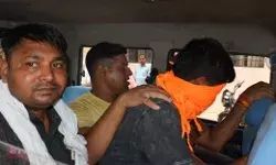 CMO दफ्तर पर विजिलेंस का छापा- रिश्वत लेता कर्मचारी रंगे हाथ गिरफ्तार CMO दफ्तर पर विजिलेंस का छापा- रिश्वत लेता कर्मचारी रंगे हाथ गिरफ्तार