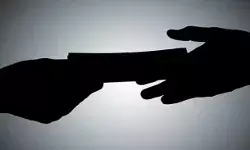 विजिलेंस में रिश्वत ले रहे GST के असिस्टेंट कमिश्नर को रंगे हाथ पकड़ा विजिलेंस में रिश्वत ले रहे GST के असिस्टेंट कमिश्नर को रंगे हाथ पकड़ा