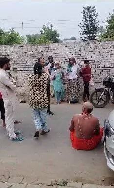 शुकतीर्थ में जलभराव से निर्माण की पोल खुलते ही साधु संतों से भिड़े अफसर शुकतीर्थ में जलभराव से निर्माण की पोल खुलते ही साधु संतों से भिड़े अफसर