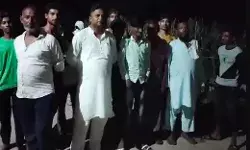 चारा डाल रहे किसान के पेट में पालतू बैल ने घुसेड़े सींग- पेट फटने...