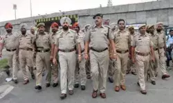 घर में घुसे आतंकियों ने बंदूक की नोंक पर बनवाया डिनर और खाकर.. घर में घुसे आतंकियों ने बंदूक की नोंक पर बनवाया डिनर और खाकर..