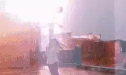 दोस्त के साथ डांस शूट करने छत पर पहुंची लड़की पर गिरी बिजली दोस्त के साथ डांस शूट करने छत पर पहुंची लड़की पर गिरी बिजली