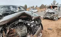 दो गाड़ियों की टक्कर में नानी धेवते की मौत- 20 से अधिक श्रद्धालु घायल दो गाड़ियों की टक्कर में नानी धेवते की मौत- 20 से अधिक श्रद्धालु घायल