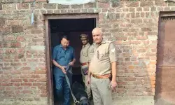 बहन का कुल्हाड़ी से काटकर मर्डर करने के बाद थाने पहुंचा बड़ा भाई बहन का कुल्हाड़ी से काटकर मर्डर करने के बाद थाने पहुंचा बड़ा भाई