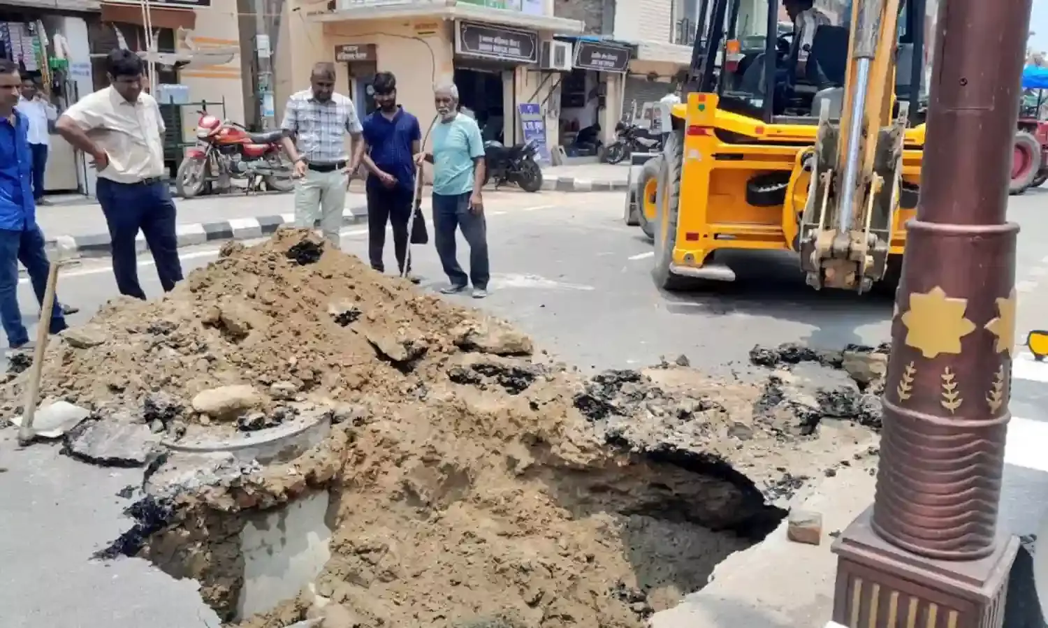 रामपथ दुर्दशा- पीडब्ल्यूडी के बाद अब जल निगम के तीन इंजीनियर सस्पेंड