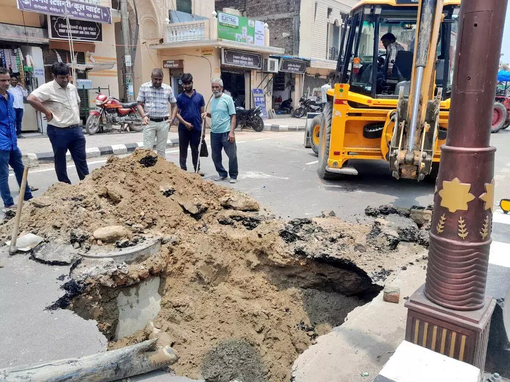 रामपथ दुर्दशा- पीडब्ल्यूडी के बाद अब जल निगम के तीन इंजीनियर सस्पेंड
