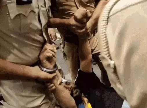 एक्शन में आई पुलिस ने बवाल काट रहे आप कार्यकर्ता हिरासत में लिए