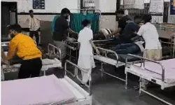 दो कारों की भिड़ंत से मचा हाहाकार- सात लोगों की मौत- कई हुए जख्मी दो कारों की भिड़ंत से मचा हाहाकार- सात लोगों की मौत- कई हुए जख्मी