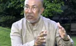 अचानक दिल्ली पहुंचे विधायक- सीएम की कुर्सी पर संकट के बादल अचानक दिल्ली पहुंचे विधायक- सीएम की कुर्सी पर संकट के बादल