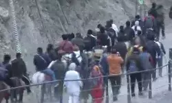 जयकारों के साथ शुरू हुई अमरनाथ यात्रा- 3880 मीटर की ऊंचाई पर होंगे... जयकारों के साथ शुरू हुई अमरनाथ यात्रा- 3880 मीटर की ऊंचाई पर होंगे...