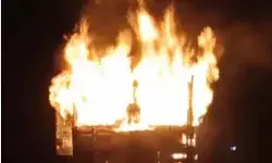 हाईवे पर दौड़ रहा ट्रक बना आग का गोला- भीषण आग में चालक और परिचालक...