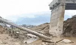 फिर हुआ पुल गिरने का हादसा- साढे पांच करोड़ की लागत से... फिर हुआ पुल गिरने का हादसा- साढे पांच करोड़ की लागत से...