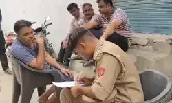 पत्नी की चुन्नी से बनाया फंदा- दो बच्चों के पिता ने लगाई फांसी