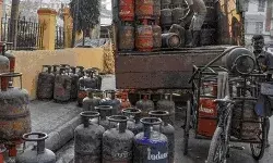 जुलाई महीने ने की राहतों की बरसात- गैस सिलेंडर के दाम हुए कम जुलाई महीने ने की राहतों की बरसात- गैस सिलेंडर के दाम हुए कम