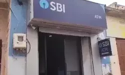 बदमाशों का बड़ा कारनामा- गैस कटर से एटीएम काटकर उडाये नोट बदमाशों का बड़ा कारनामा- गैस कटर से एटीएम काटकर उडाये नोट