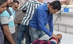 कार एवं बाइक की टक्कर में बच्चे की मौत- 4 महीने की बच्ची गंभीर कार एवं बाइक की टक्कर में बच्चे की मौत- 4 महीने की बच्ची गंभीर