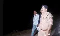 हाथरस भगदड़- बाबा के 8 ठिकानों पर दबिश- बोला भगौड़ा बाबा... हाथरस भगदड़- बाबा के 8 ठिकानों पर दबिश- बोला भगौड़ा बाबा...