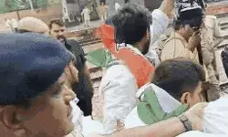 NEET पेपर को लेकर उबाल- रेल रोकने पहुंचे लोगों पर पुलिस पड़ी भारी NEET पेपर को लेकर उबाल- रेल रोकने पहुंचे लोगों पर पुलिस पड़ी भारी