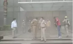 लाजिक्स मॉल में आग लगने से मचा हड़कंप- चारों तरफ धुआं ही धुआं लाजिक्स मॉल में आग लगने से मचा हड़कंप- चारों तरफ धुआं ही धुआं